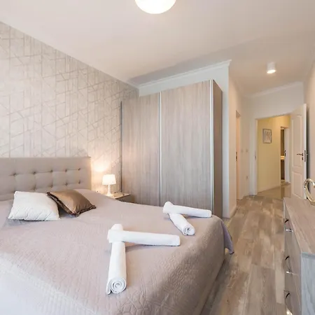 Luxurious And Panoramic At The In La Complex Apartman *